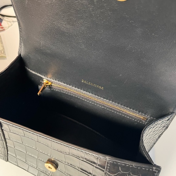 Balenciaga
WOMEN'S HOURGLASS SMALL HANDBAG CROCODILE EMBOSSED IN BLACK - Picture 3 of 6